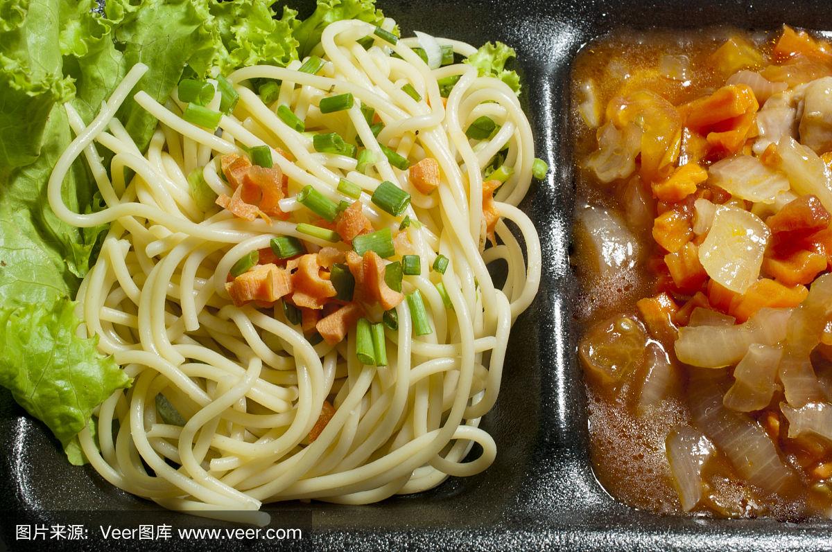意大利面与香草鸡肉的搭配建议