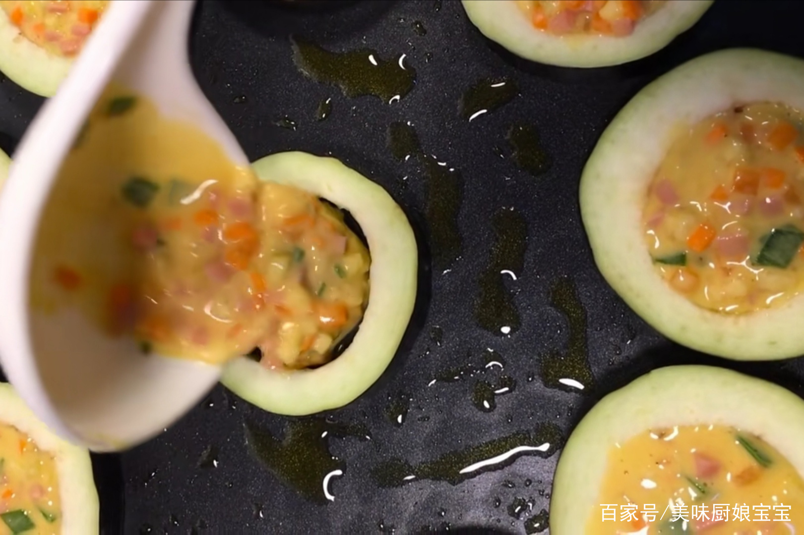 如何用香葱拌饭提升玉米饼的风味