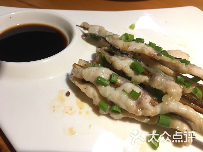 如何使用新鲜香草提升烧烤味道